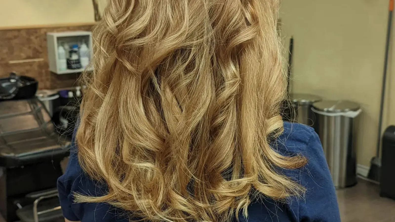 Image of lived color hair style in Redmond Oregon hair salon
